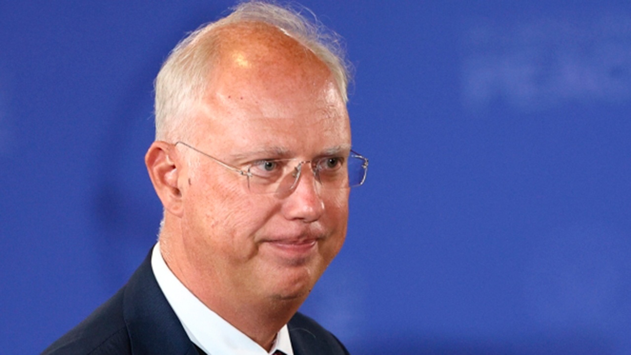 Дмитриев ответил на обвинения Сикорского в желании разделить Европу