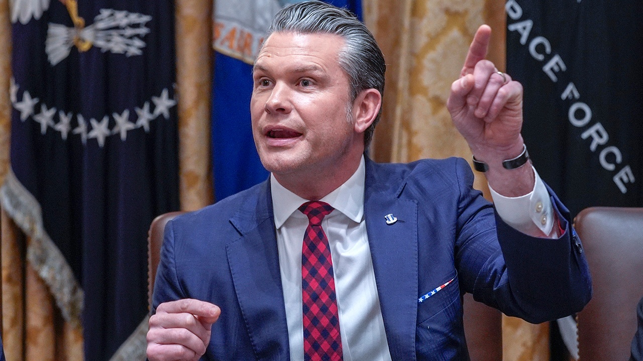 Опрос: 51% американцев поддерживают отставку главы Пентагона