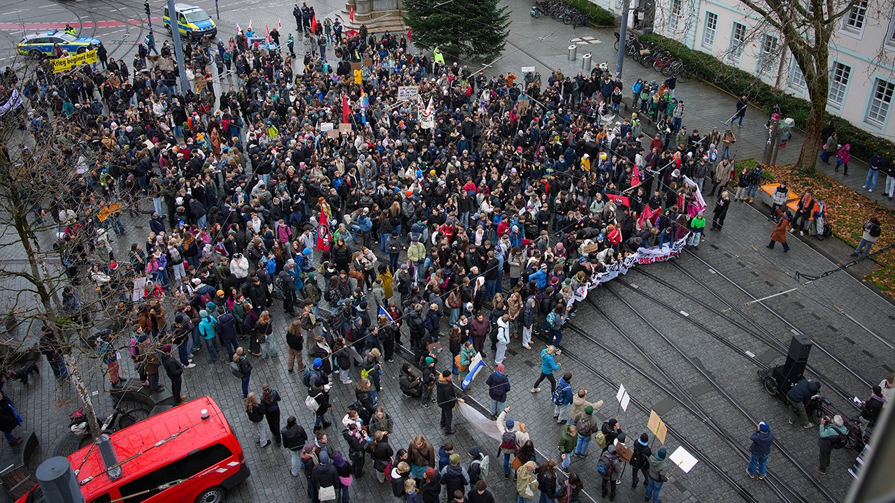Сексизм, расизм и насилие: молодые немцы объяснили отношение к Бундесверу