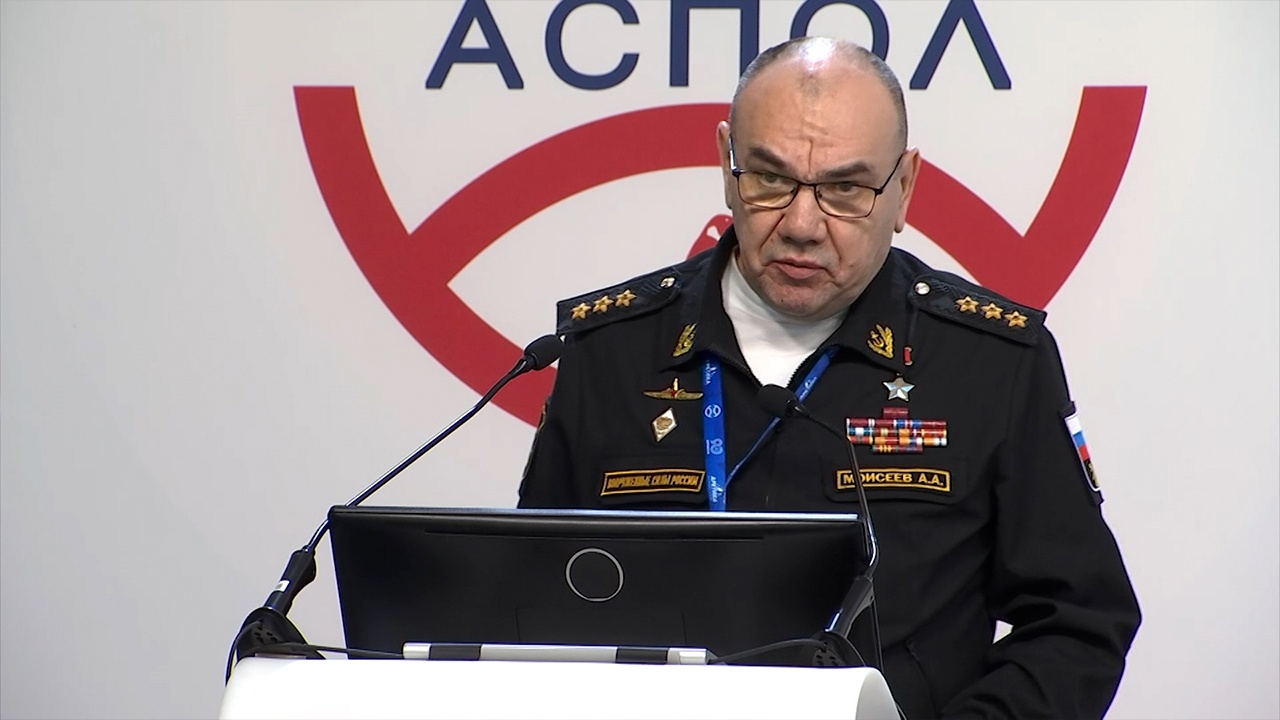 Главком ВМФ Моисеев заявил о росте числа иностранных учений в Арктике
