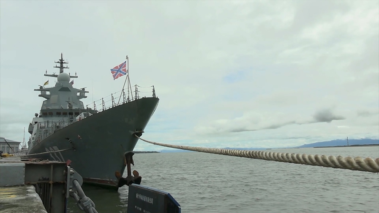 Российский корвет «Гремящий» прибыл в порт Брунея