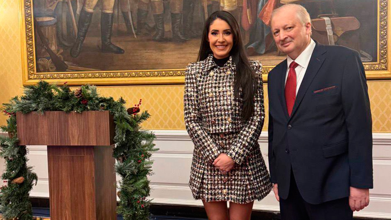 Посол РФ в США посетил рождественский прием конгрессвумен Луны