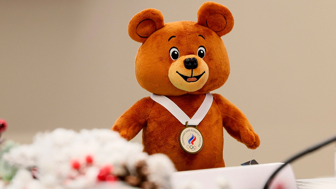 Дегтярев показал нового «олимпийского мишку» для сборной России