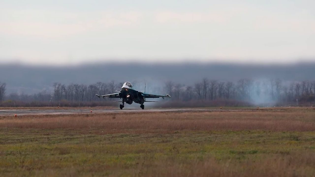 Истребитель Су-34 ударил по пункту временной дислокации ВСУ