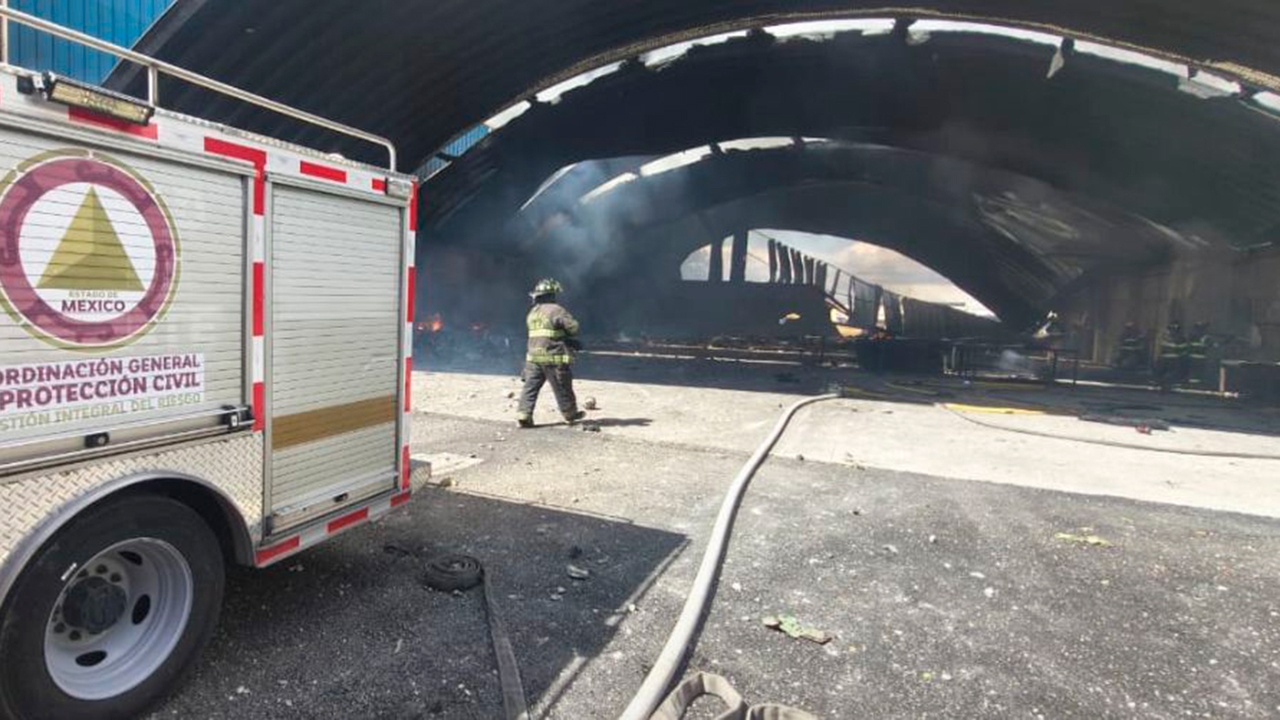 Как минимум десять человек погибли при крушении частного самолета в Мексике