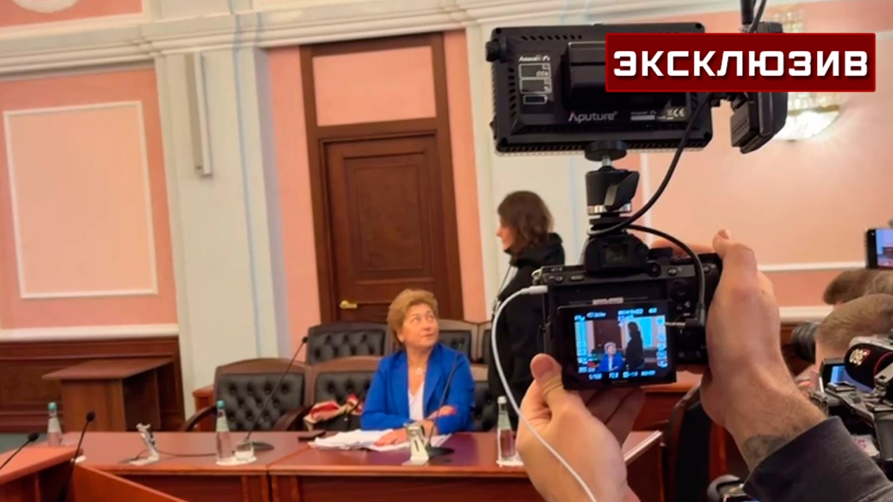 Покупательница квартиры Долиной пришла на заседание в Верховный суд