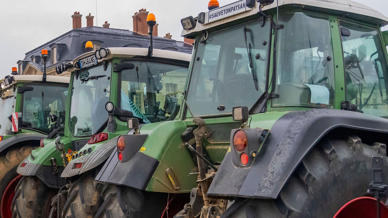 Во Франции фермеры заблокировали дороги и ж\д пути