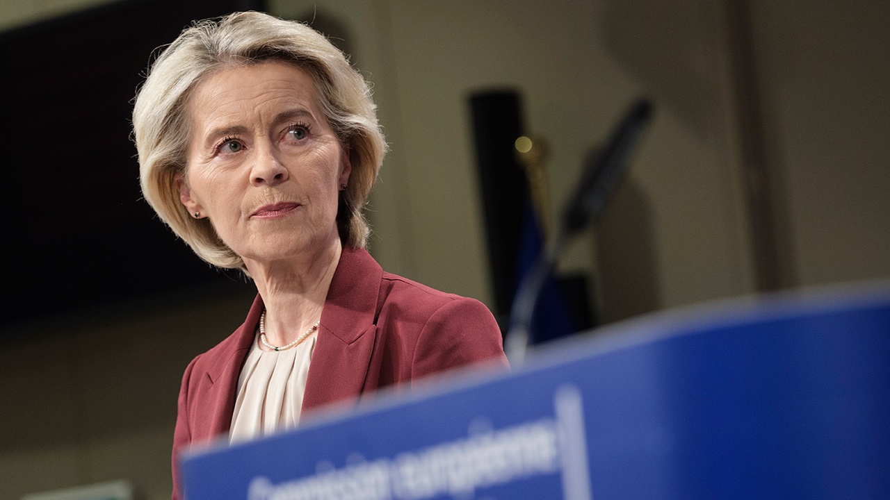 Глава ЕК: активы РФ останутся замороженными, пока ЕС не примет иное решение