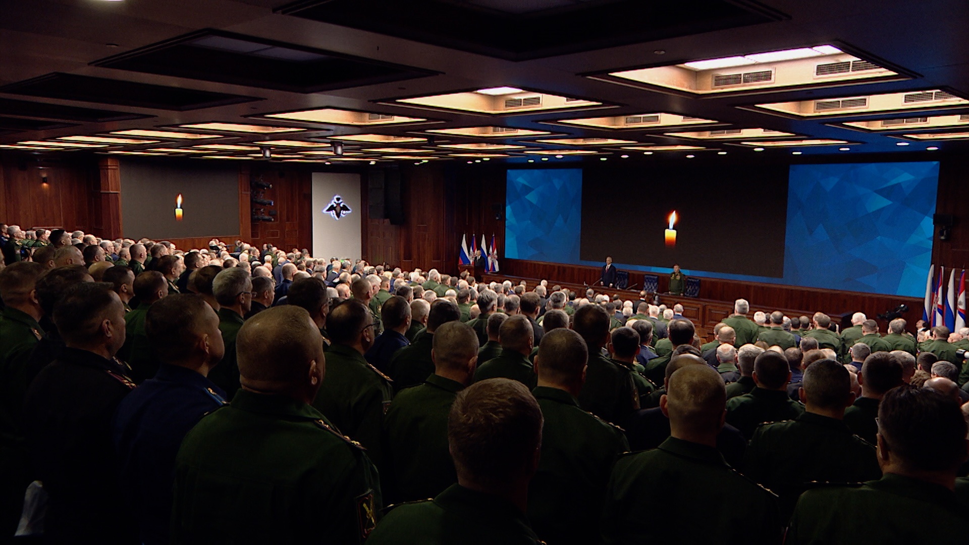 Путин почтил память погибших в боях за Родину минутой молчания