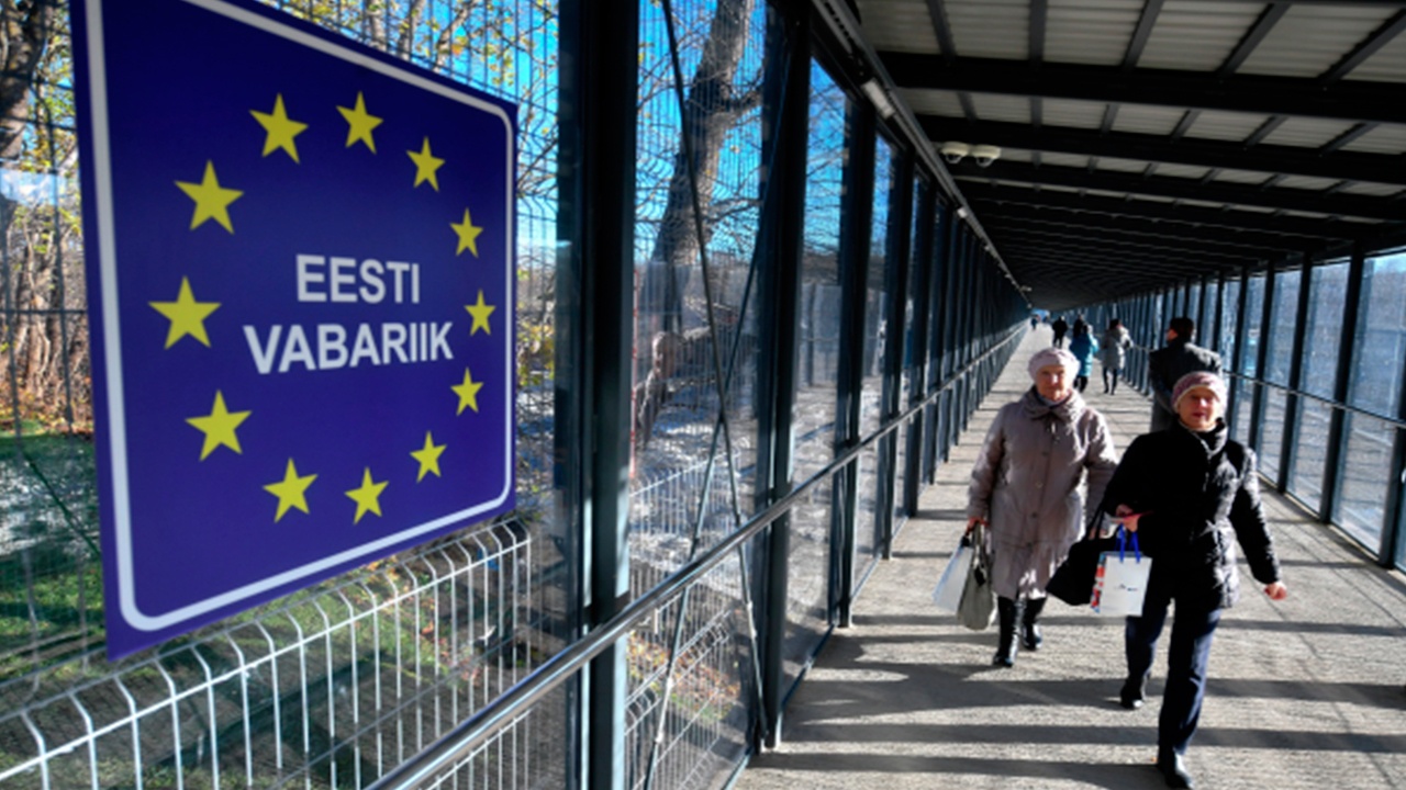 Огромная очередь из эстонских туристов образовалась на границе с РФ