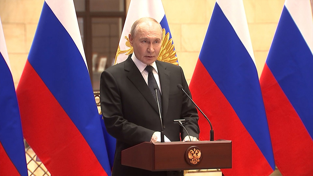 Путин наградил Героев России, участвовавших в освобождении Северска