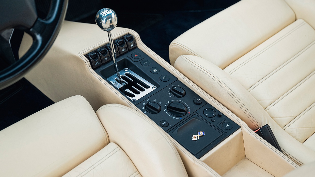 Верховный суд не разрешил водителям без больших пальцев управлять «механикой»