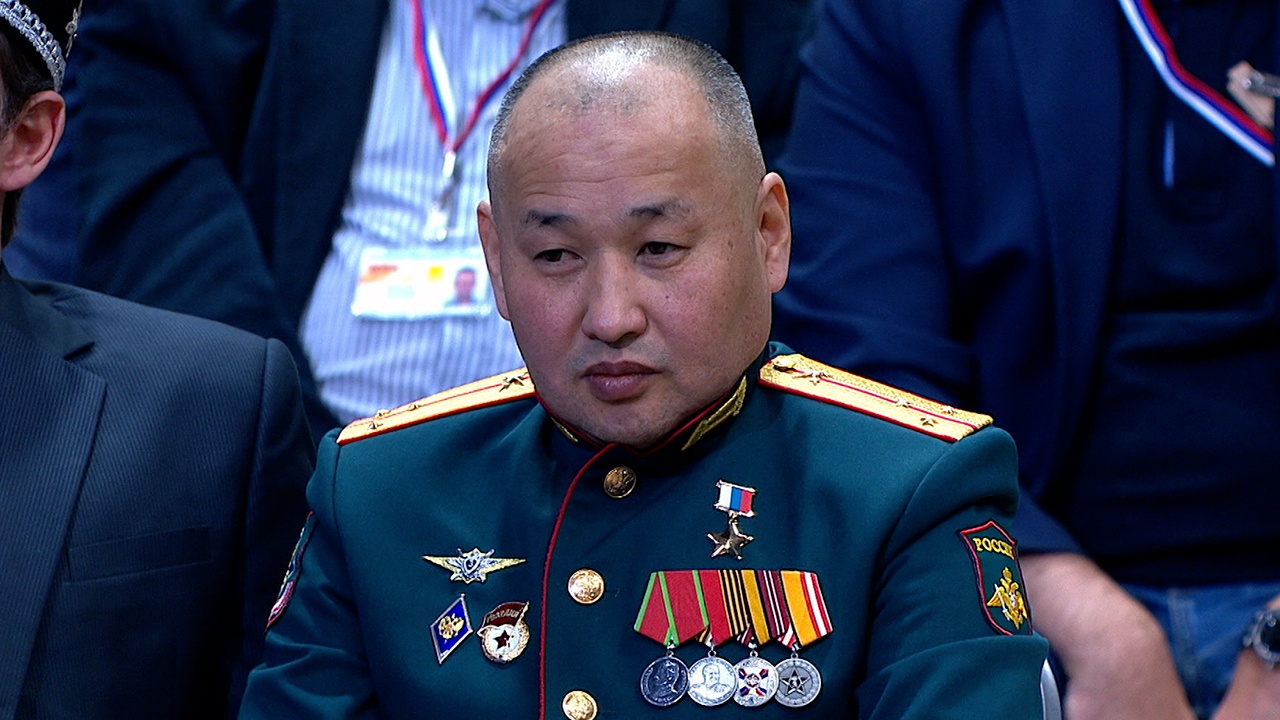 Путин пригласил на прямую линию командира штурмовой группы, бравшей Северск