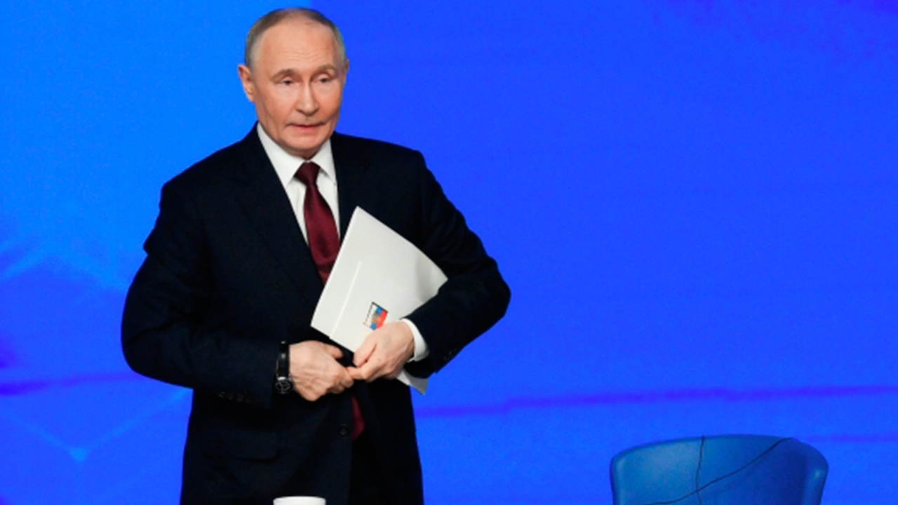 Путин на прямой линии ответил более чем на 80 вопросов