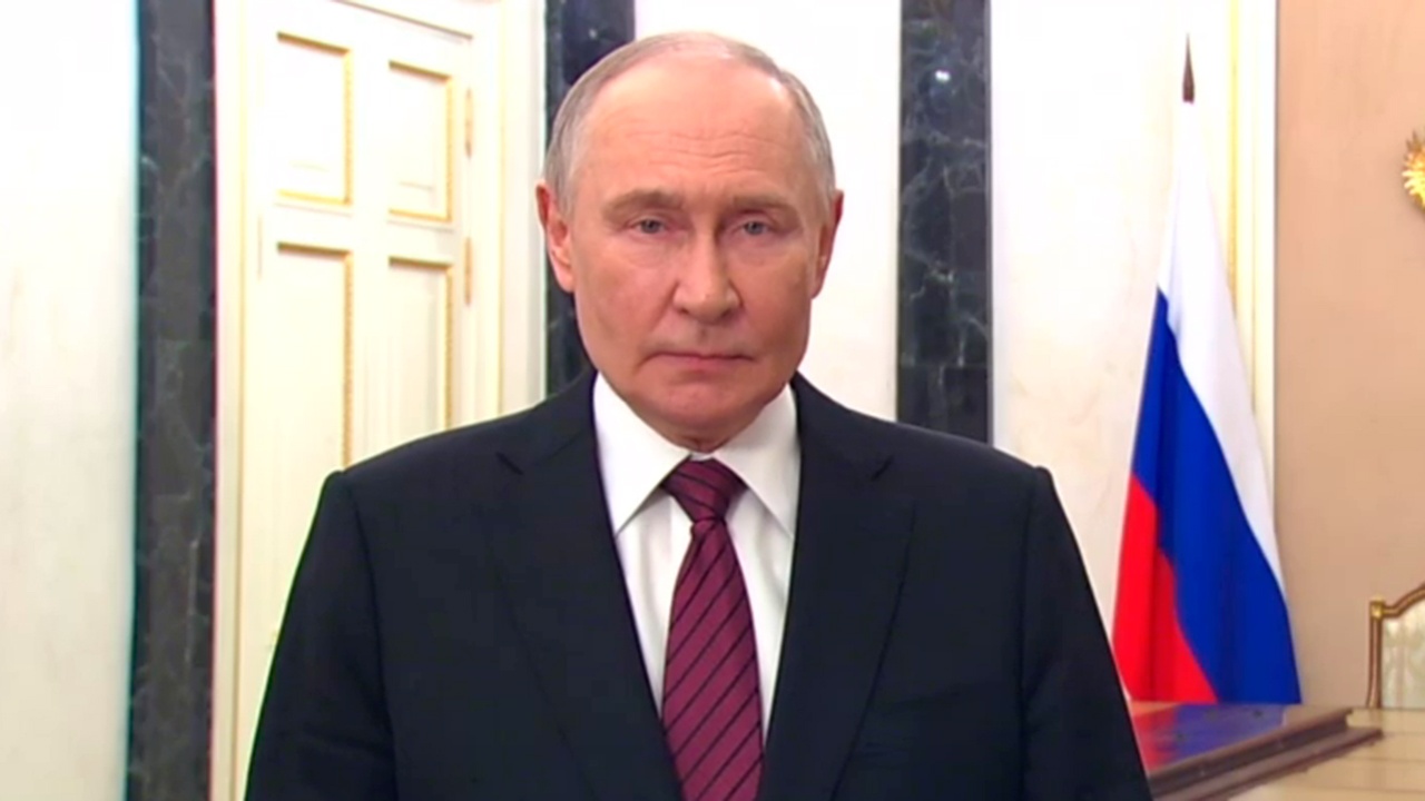 Путин поздравил сотрудников органов госбезопасности с профессиональным праздником