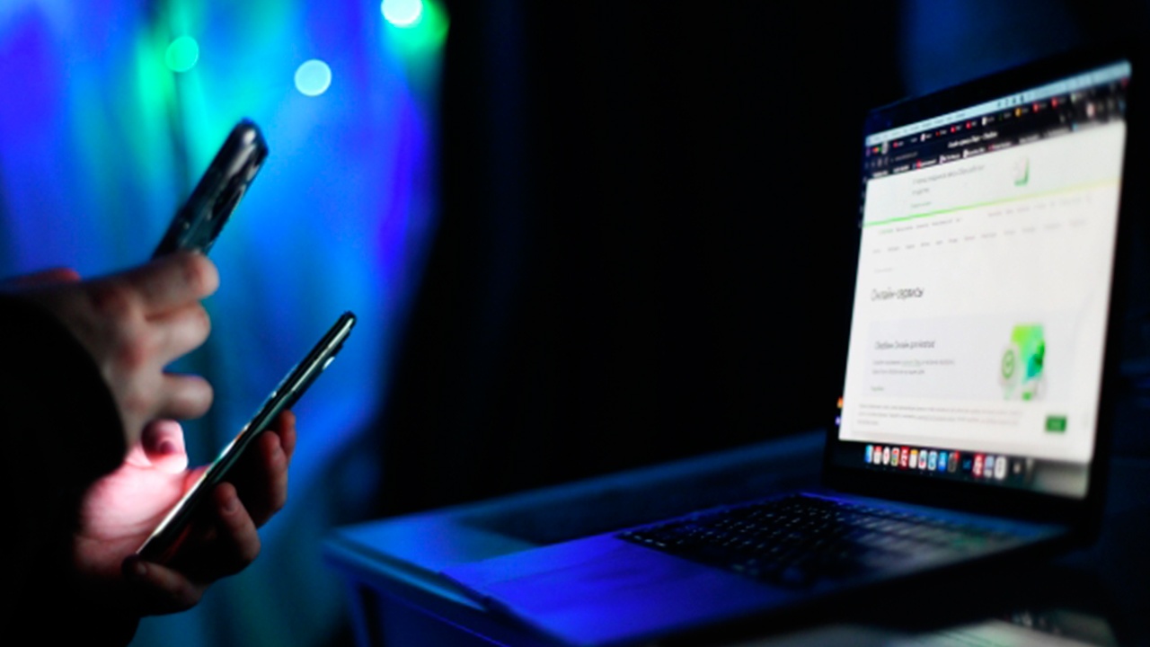 Мошенники придумали схему обмана россиян с помощью «Тайного Санты»