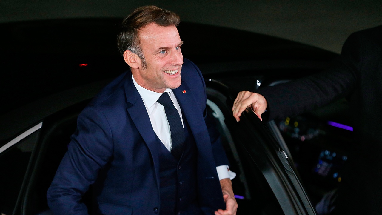 Financial Times: Макрон и Мелони ответственны за срыв плана ЕС изъять активы РФ