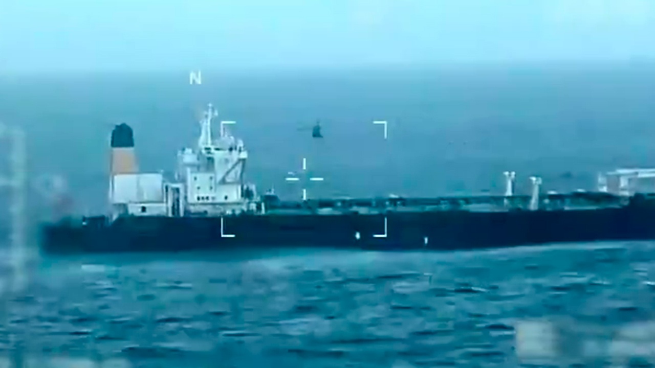 Появилось видео захвата США нефтяного танкера с венесуэльской нефтью