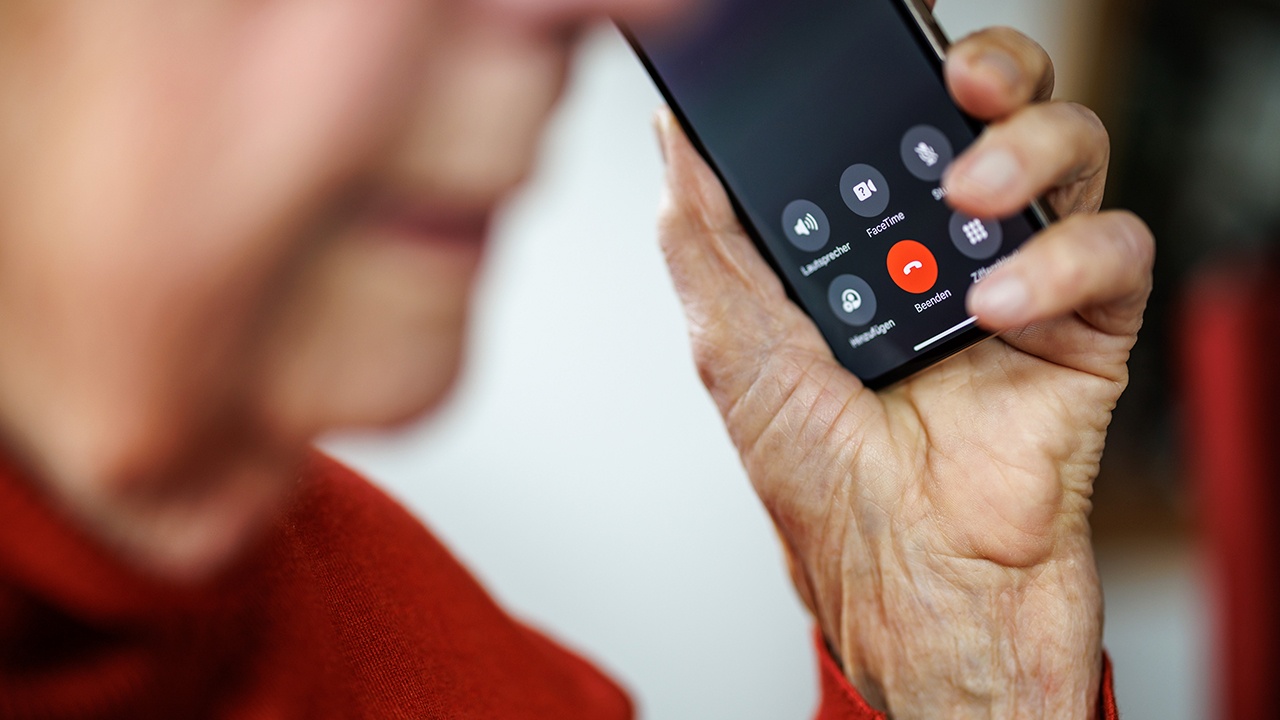 ОПГ телефонных мошенников выманила у пенсионеров 100 млн рублей