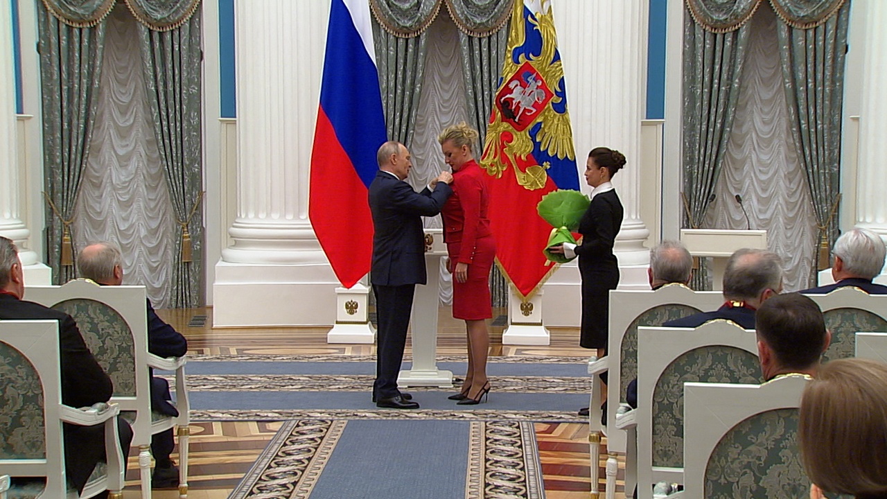 Путин вручил Захаровой орден «За заслуги перед Отечеством» IV степени