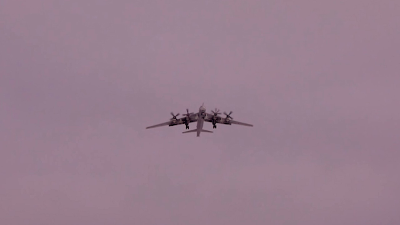 Ту-95МС выполнили полет над нейтральными водами Баренцева и Норвежского морей