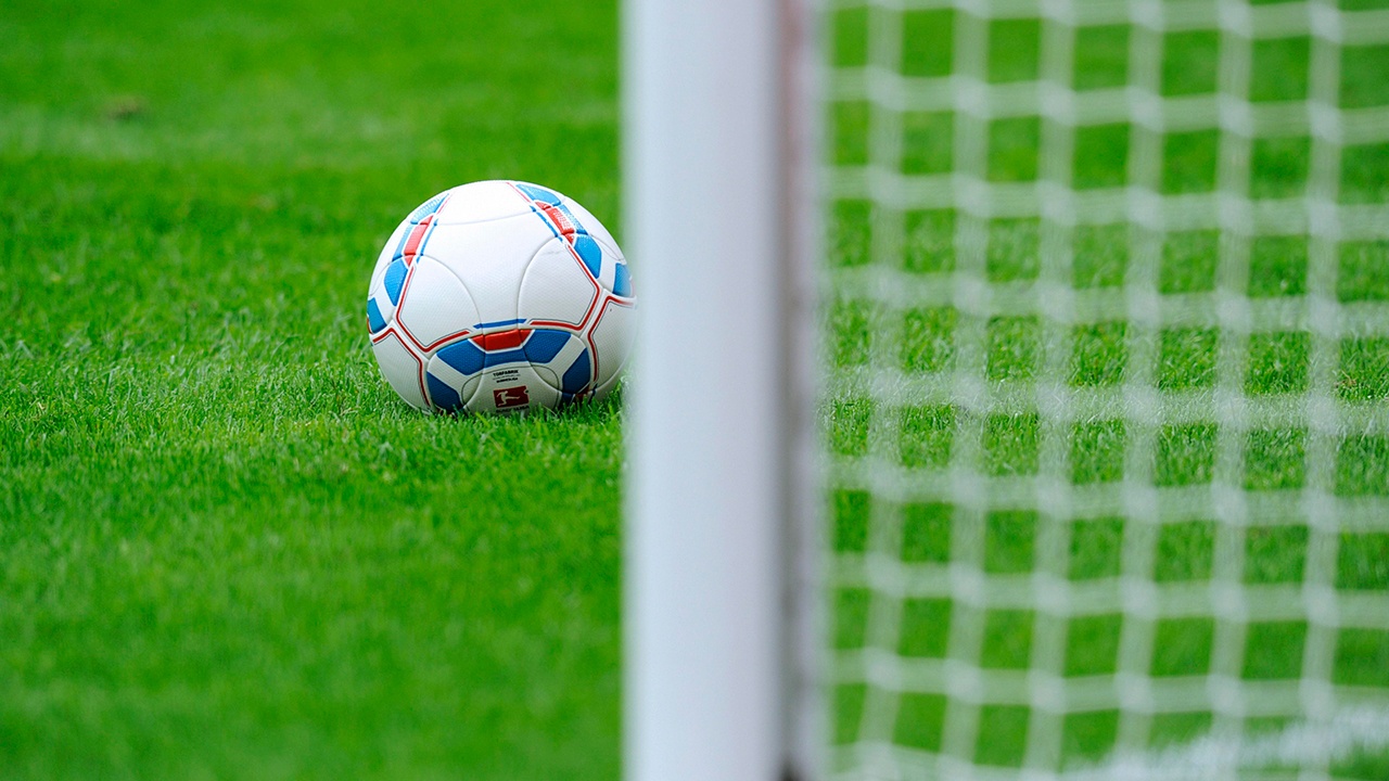 Футболист умер во время матча из-за монеты во рту