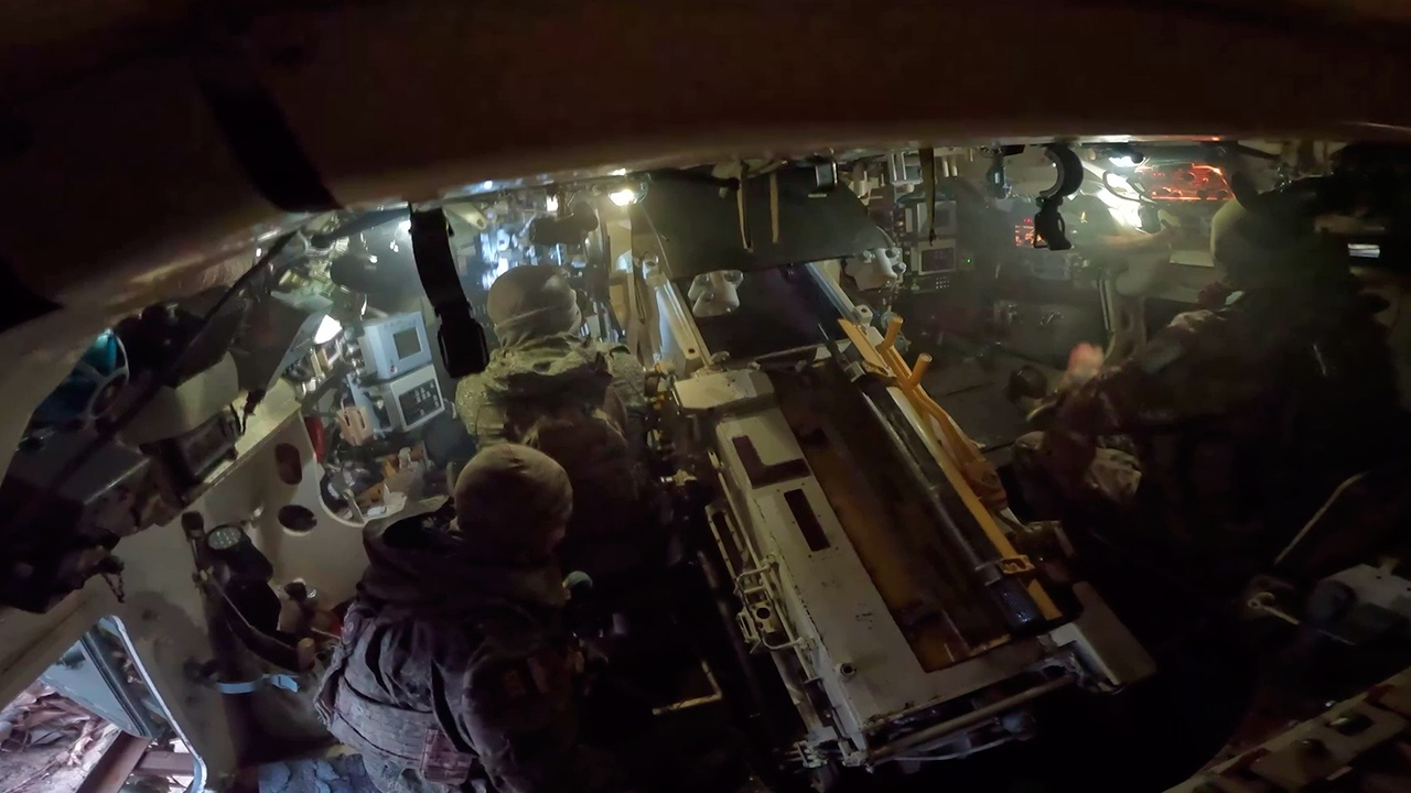 Расчет 152-миллиметровой самоходки уничтожил склад с боеприпасами ВСУ