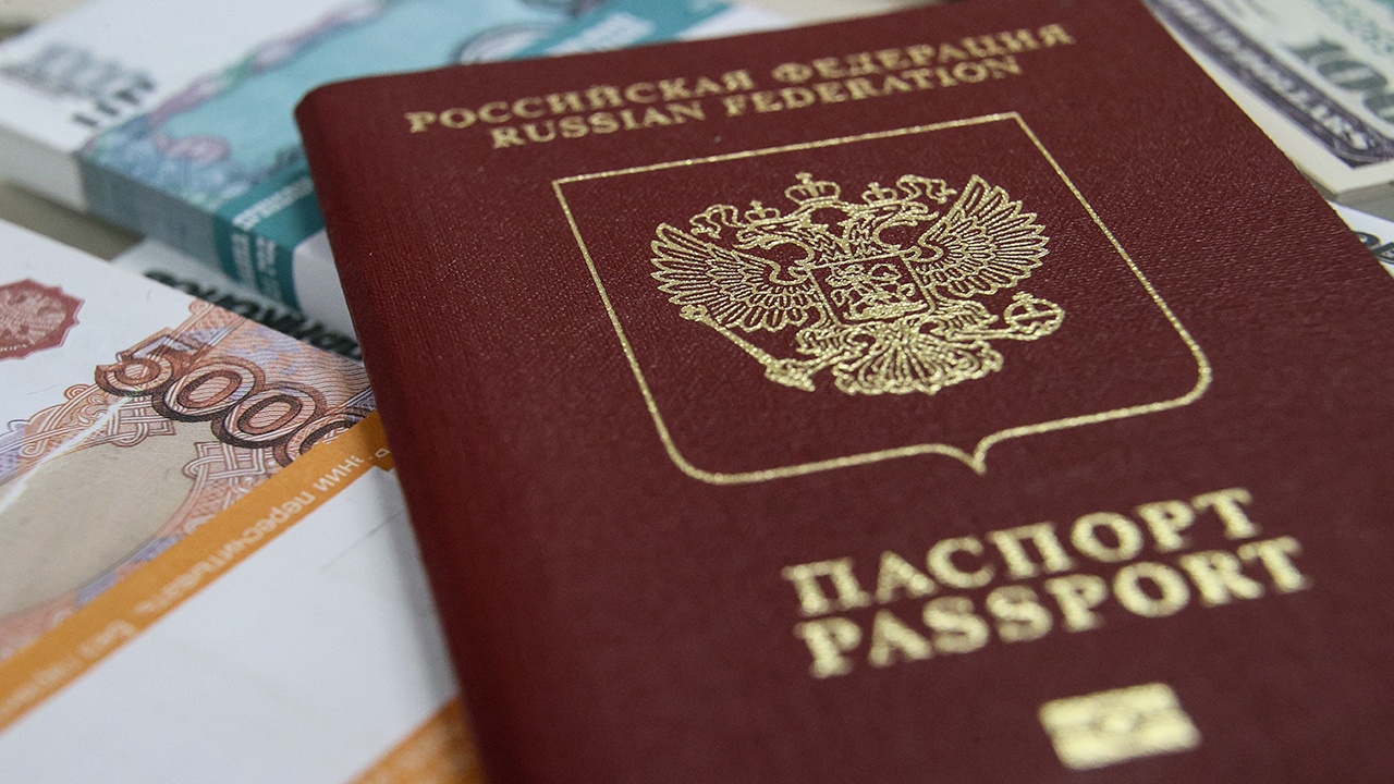 Польша прекратит признавать загранпаспорта РФ старого образца с апреля