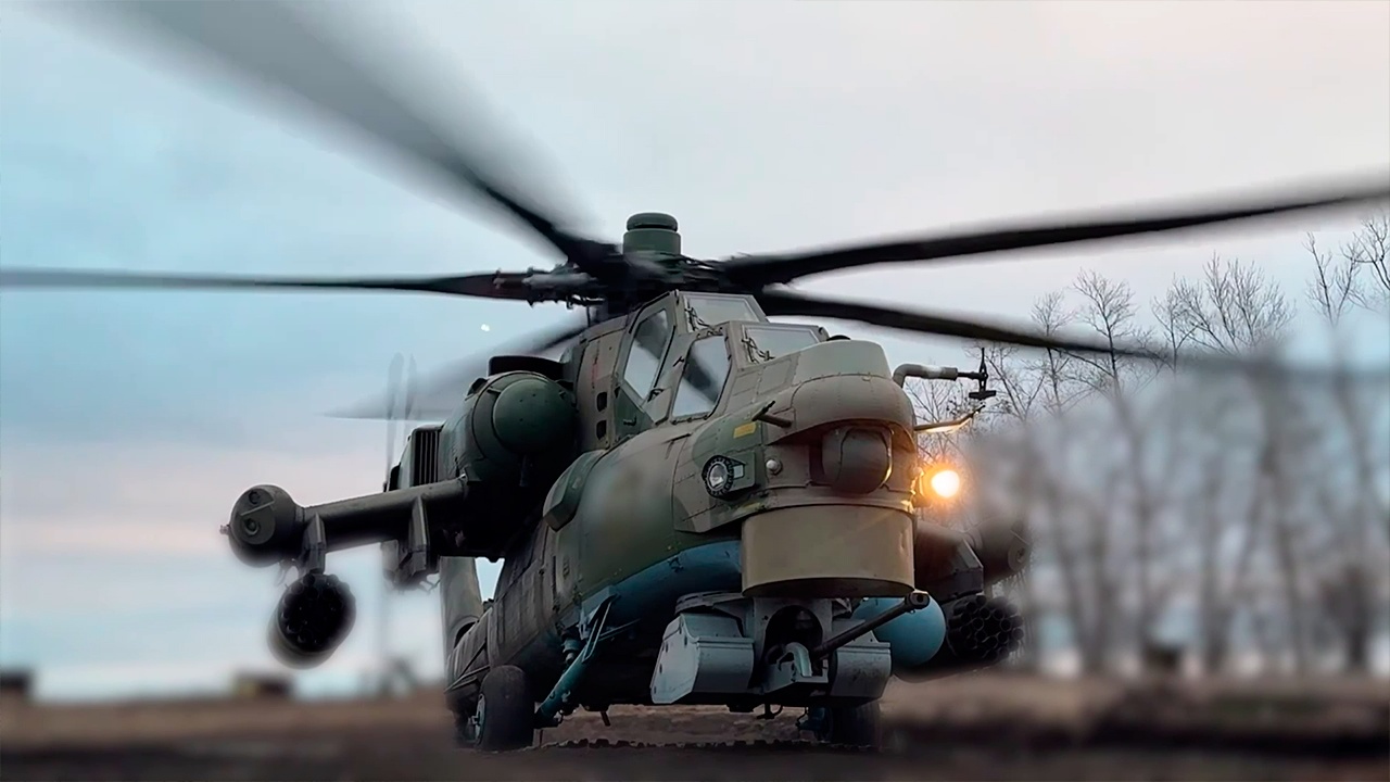 Экипаж Ми-28НМ сжег украинскую бронетехнику в зоне спецоперации