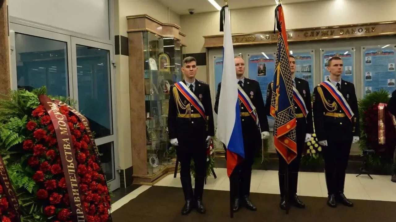 В Москве простились с погибшими при взрыве полицейскими