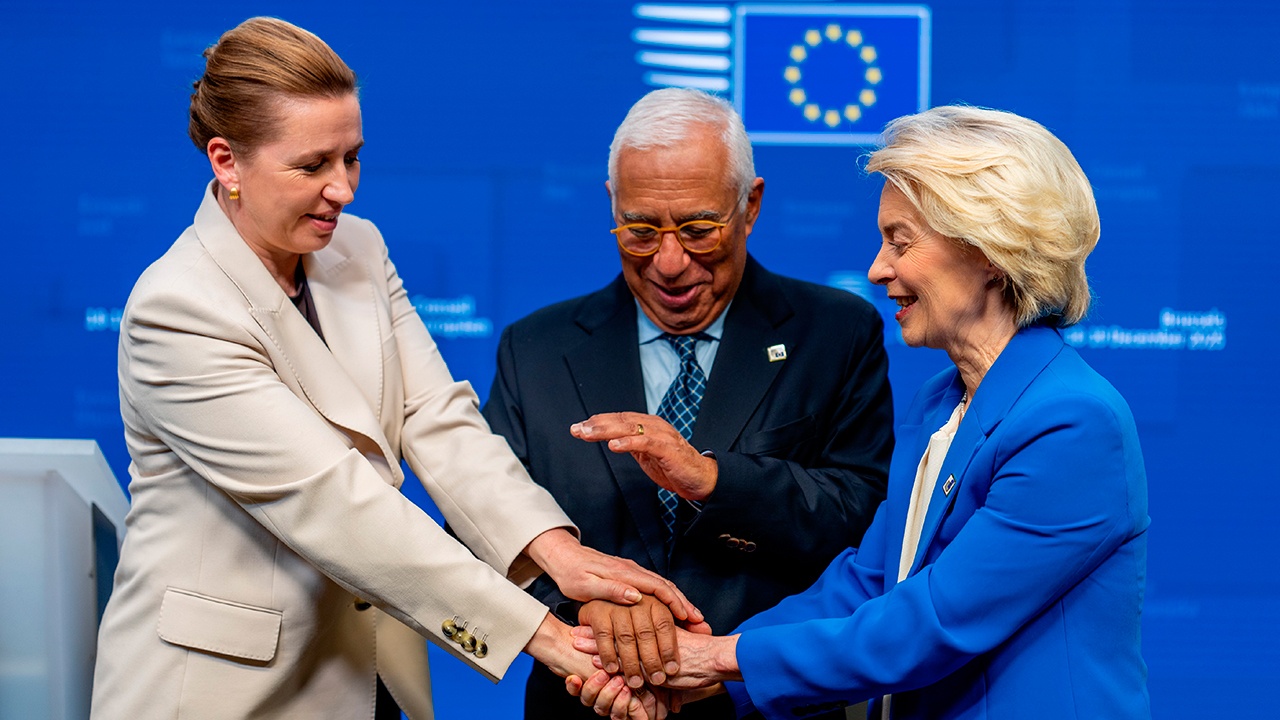 Politico назвала 2025 год катастрофой для Европы