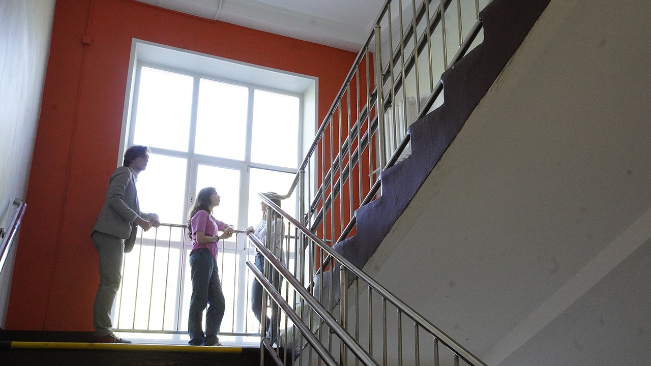 Минпросвещения описало действия учителя в случае физической угрозы