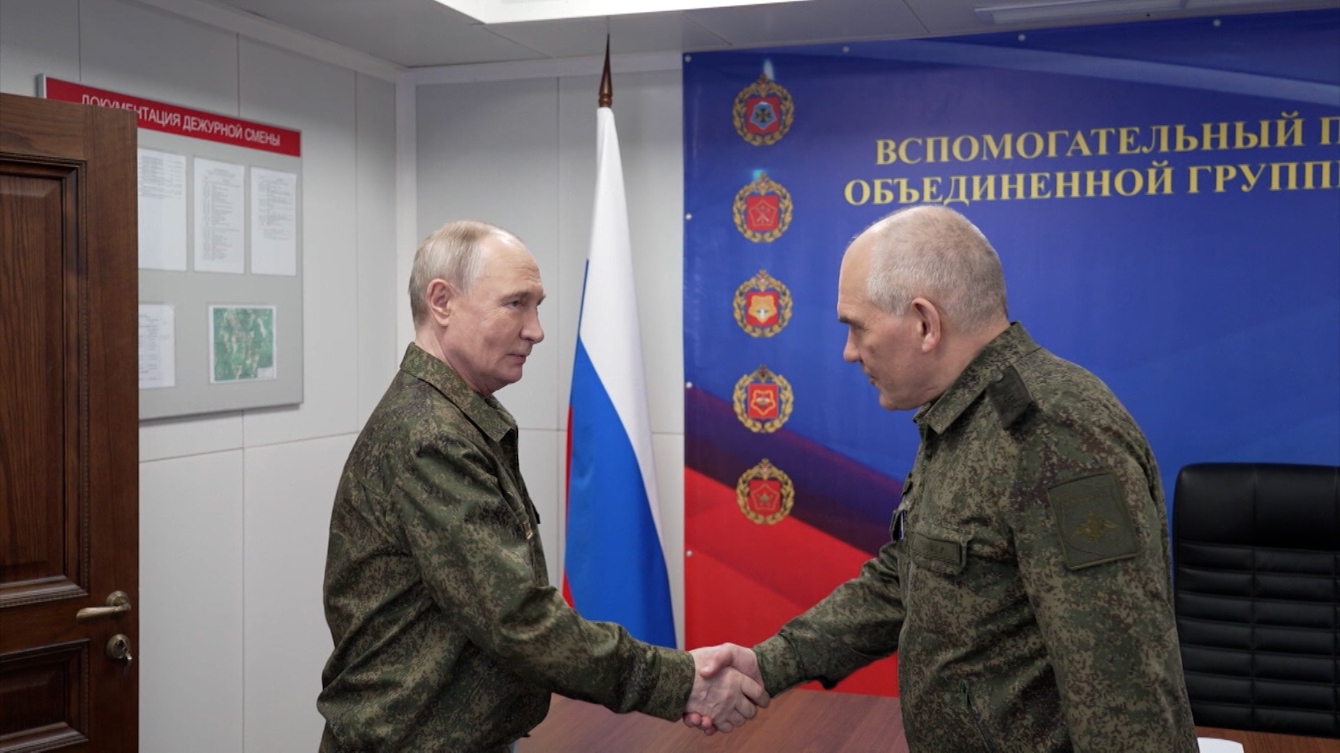 Путин провел совещание на пункте управления Объединенной группировки войск