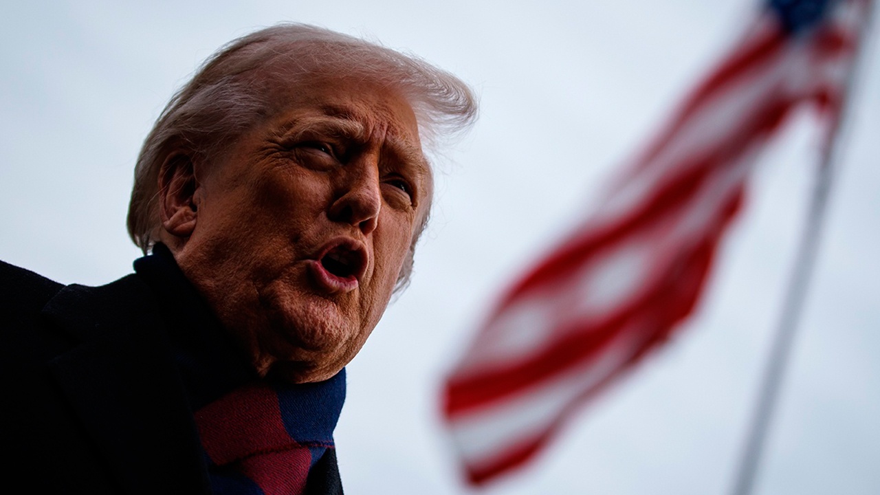 Трамп потребовал от Минюста опозорить демократов делом Эпштейна