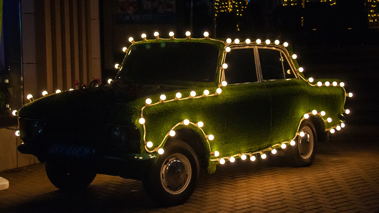 Россиянам рассказали, можно ли украшать авто в новогодние праздники