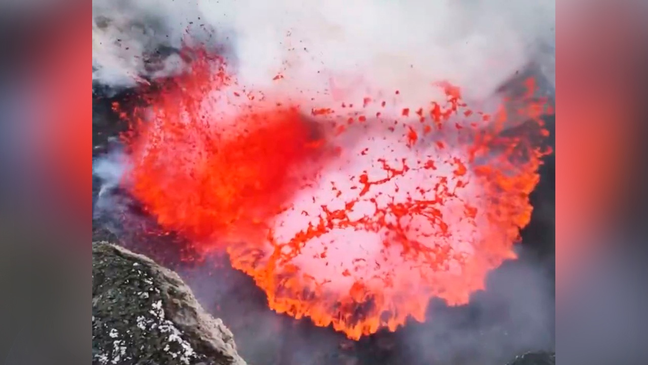 Вулкан Этна на Сицилии выбросил лаву на высоту до 400 метров