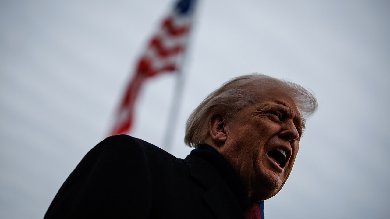 Трамп заявил, что удар Киева по резиденции Путина рассердила его