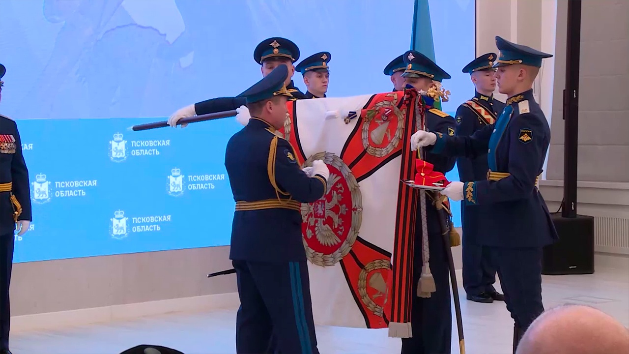 Псковское соединение ВДВ награждено орденом Александра Невского