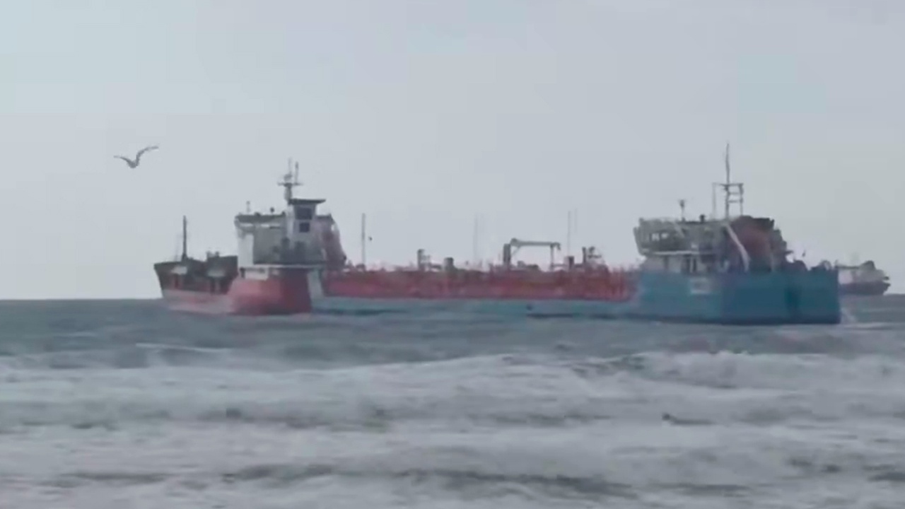 В Мраморном море у Стамбула столкнулись два нефтяных танкера