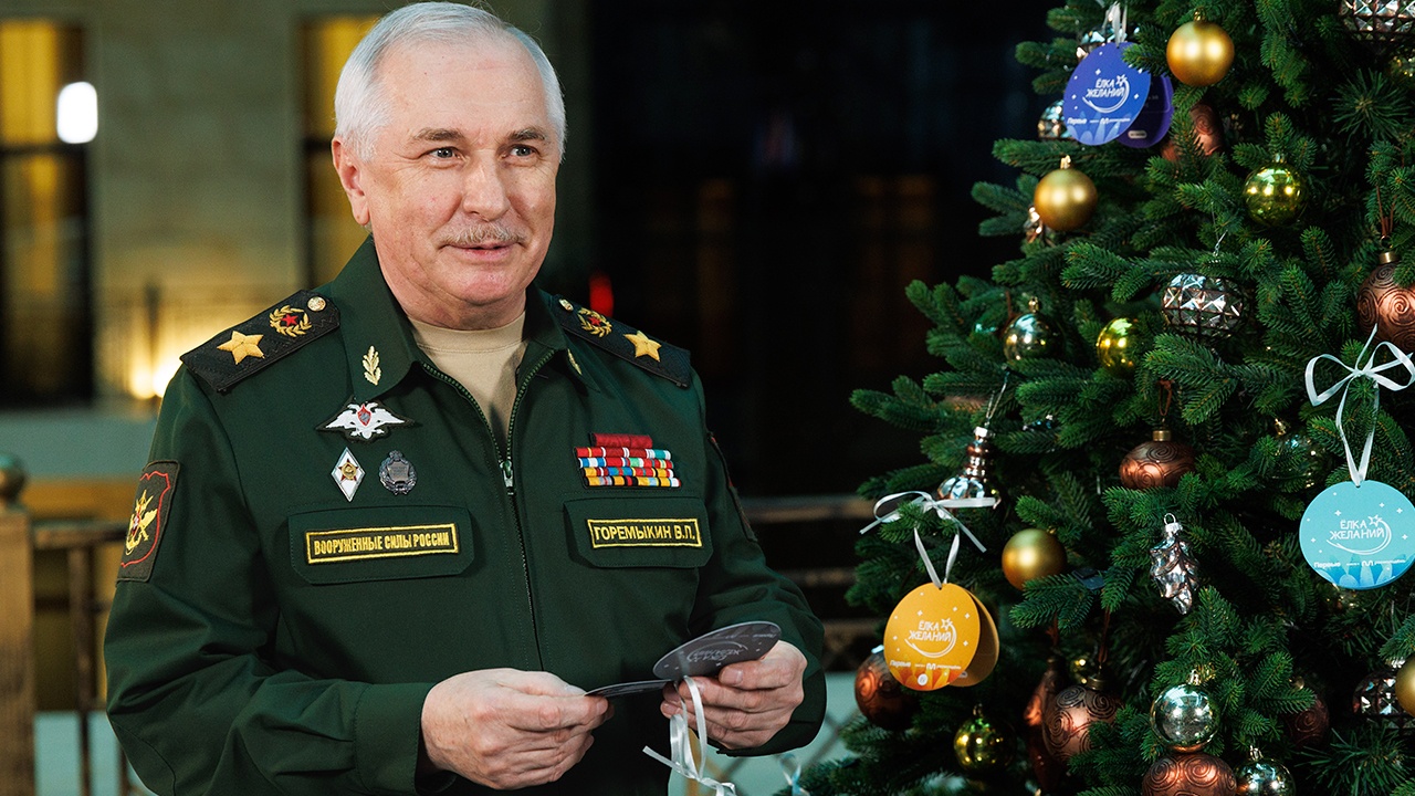 Горемыкин принял участие в благотворительной акции «Елка желаний»