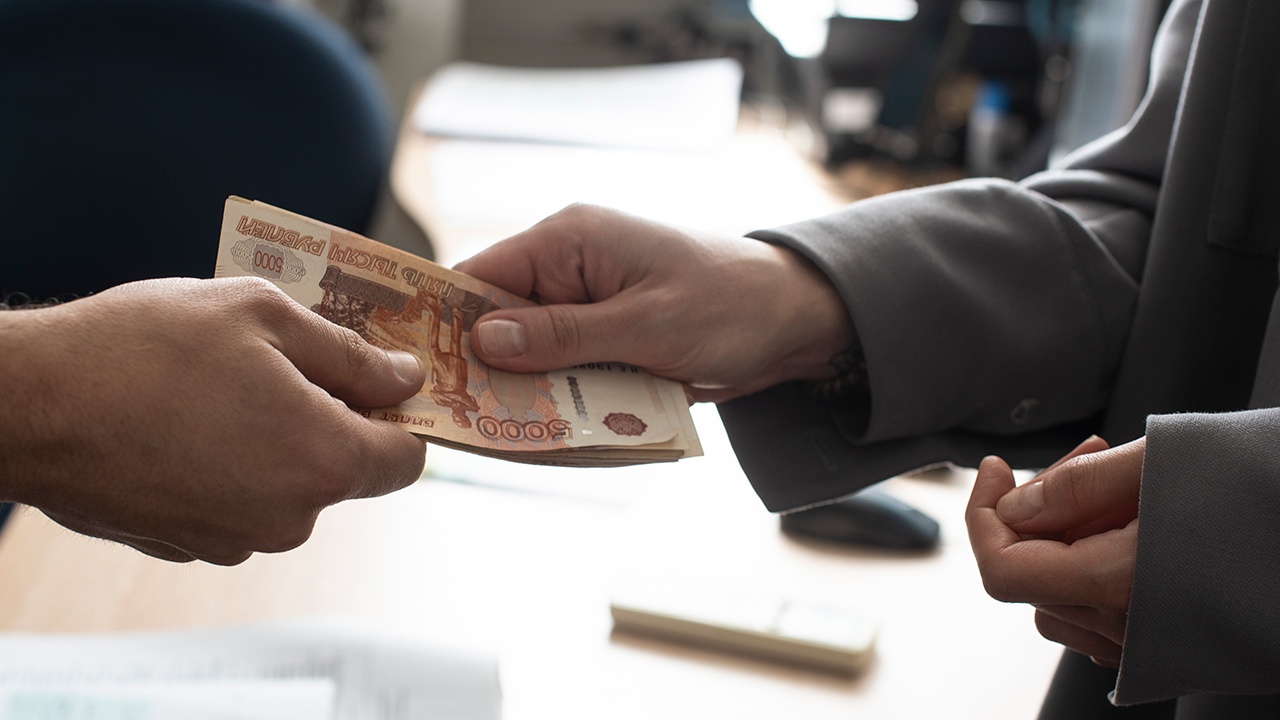 В России с 1 января МРОТ вырос до 27 093 рублей