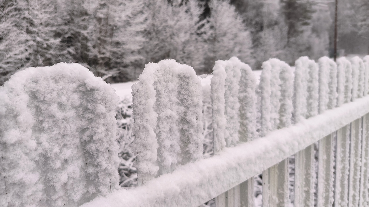 Власти Кубани ввели режим ЧС в Апшеронском районе из-за снегопада