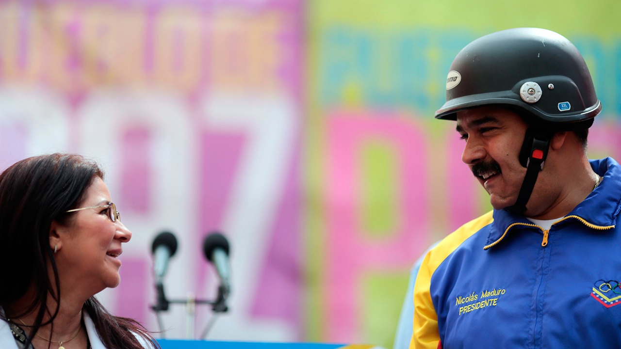 CNN: спецназ США вытащил Мадуро с женой из спальни во время захвата