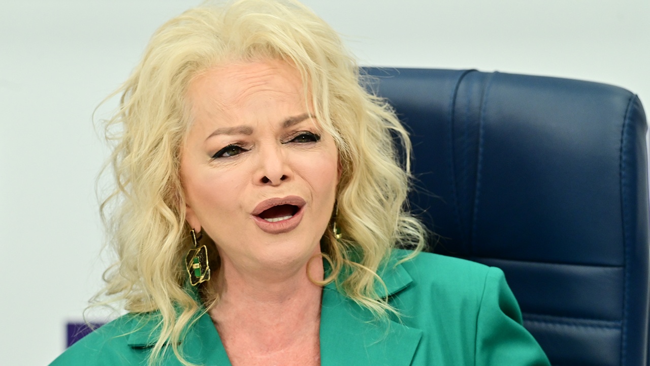 Приставы дали Долиной пять дней на передачу квартиры Лурье