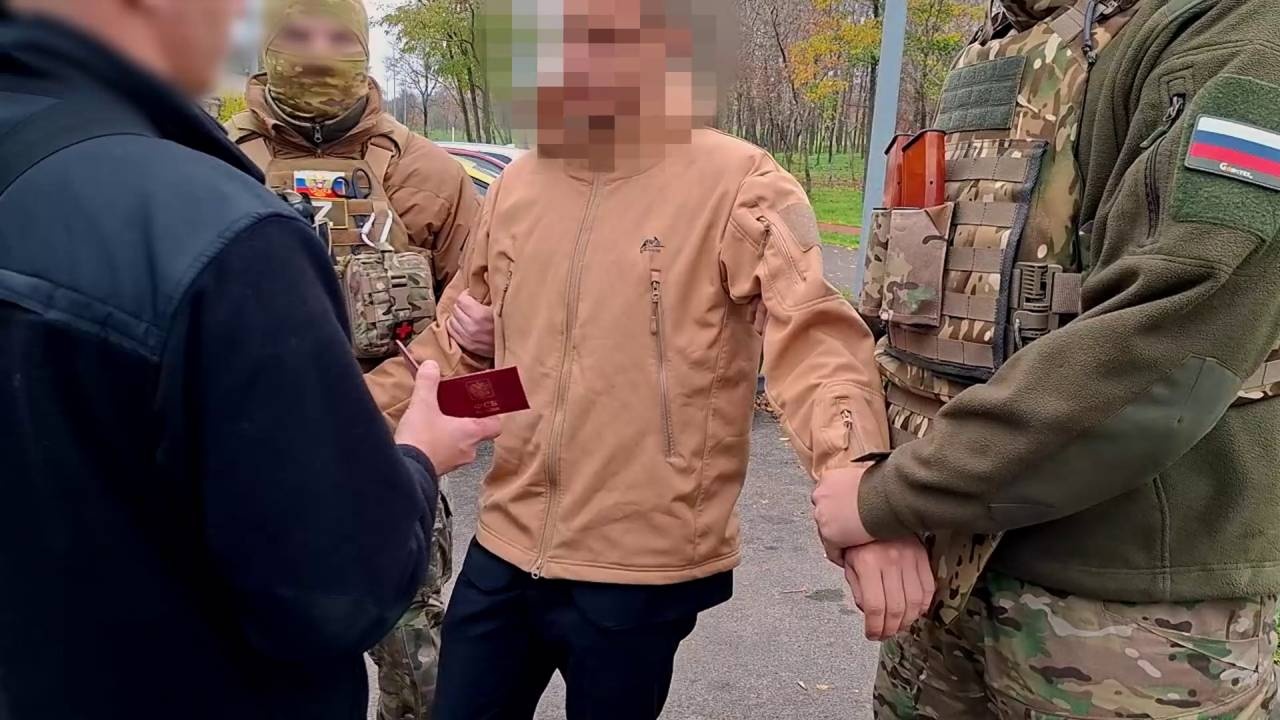 ФСБ задержала жителя Мариуполя за сбор сведений о ВС РФ