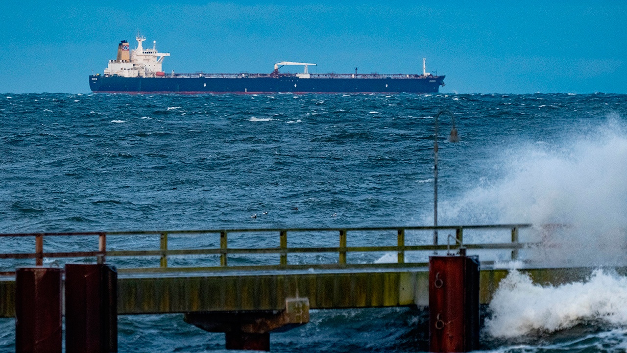 Украинские дроны атаковали два казахстанских танкера в Черном море