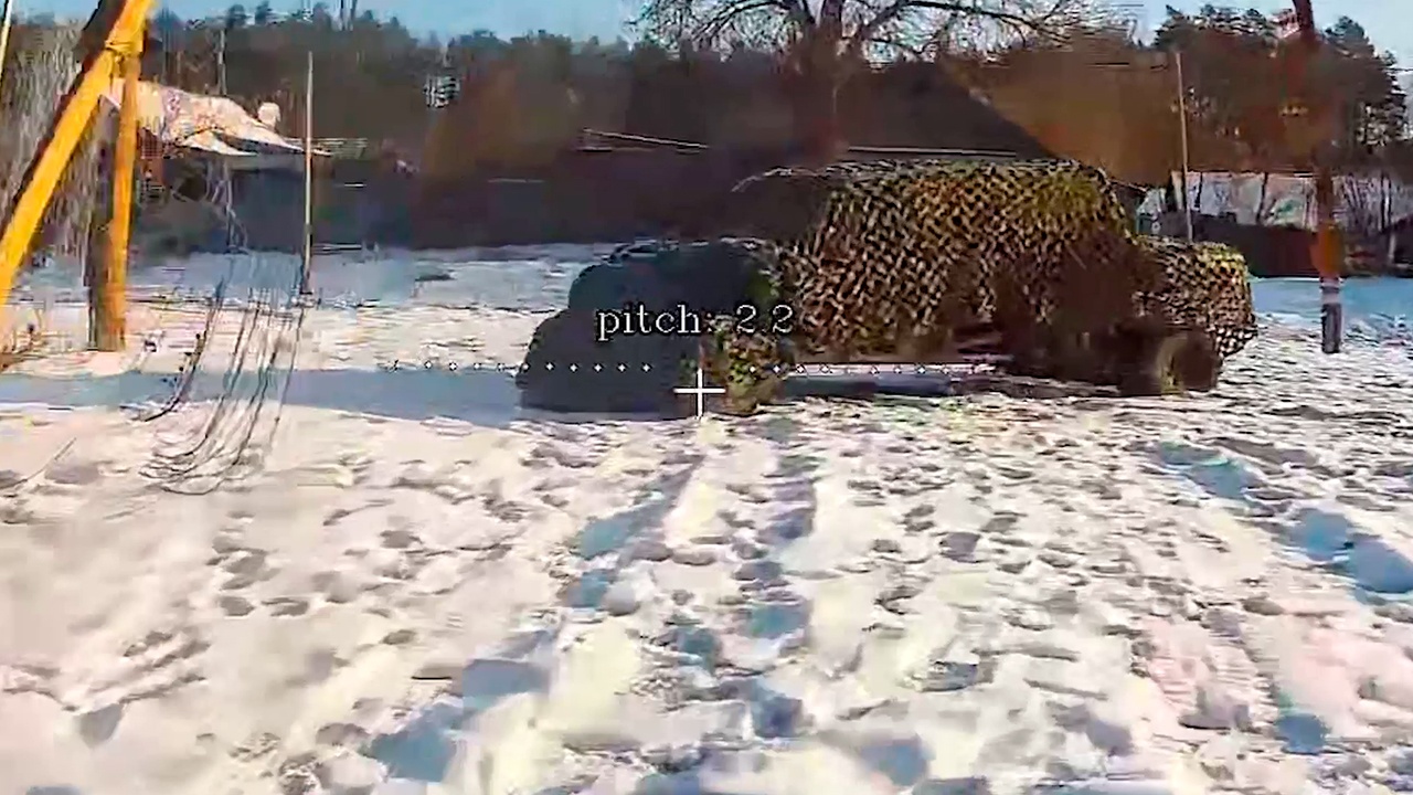 Минобороны показало кадры боев за Комаровку в Сумской области