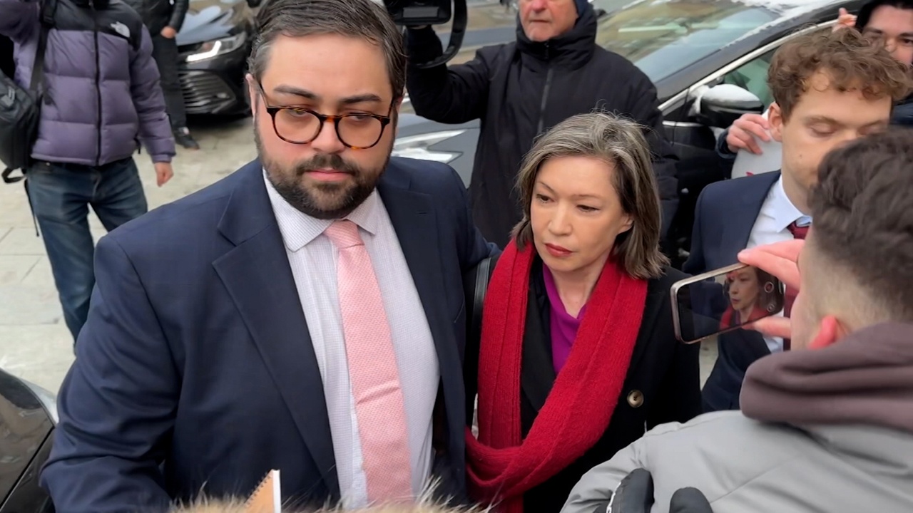 Горячий прием: почему поверенной в делах Британии в Москве пришлось убегать от журналистов