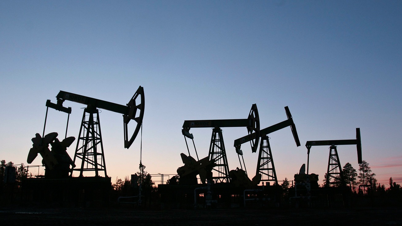 В ЕС приняли решение о новом снижении потолка цен на нефть из России