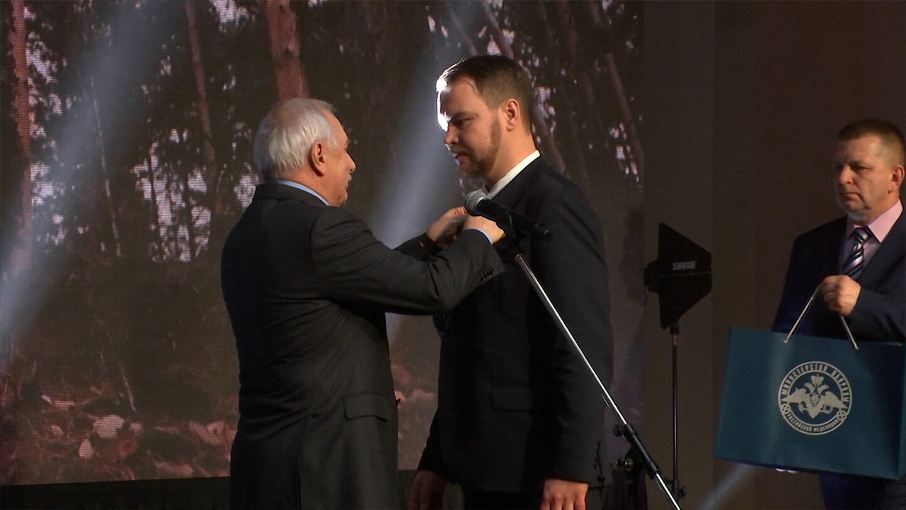 Военкора «Звезды» Кустова наградили медалью «Константин Симонов»